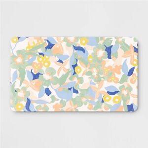 ROOM ESSENTIALS NWT rectangle floral rug -1’8”x2’10”